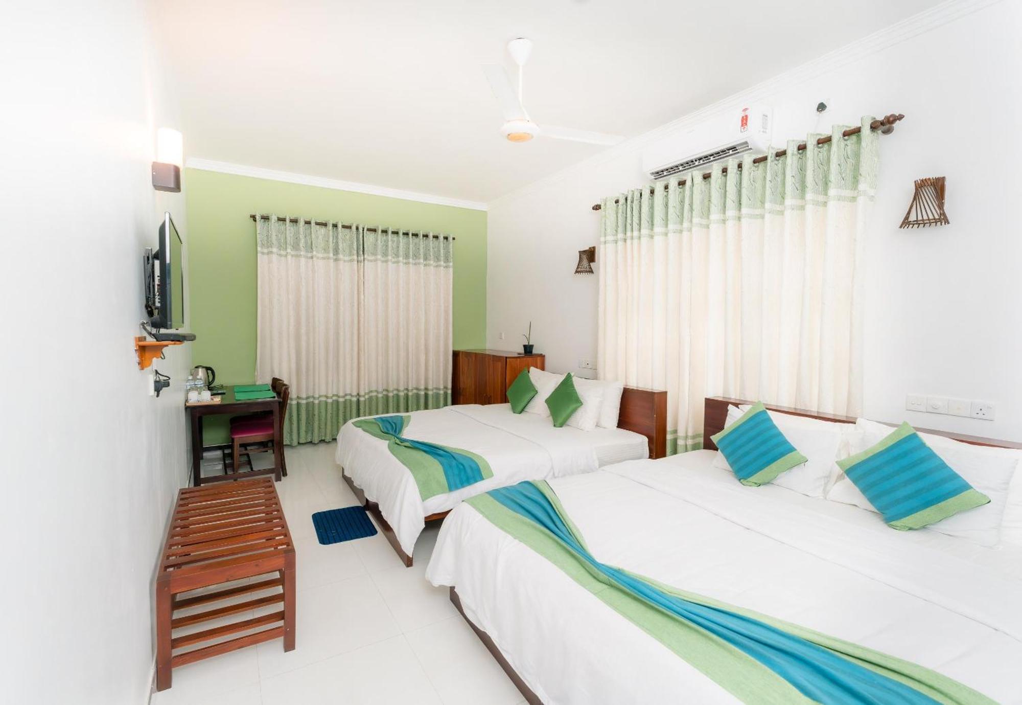The Panorama Negombo Hotel Exterior photo